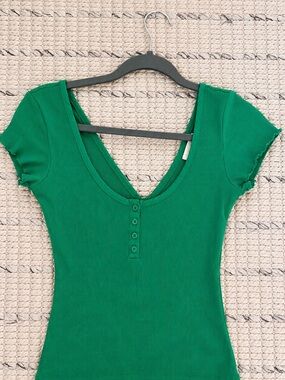 Nation LTD Emerald Green Ribbed V-Neck Button Short Sleeve Top
